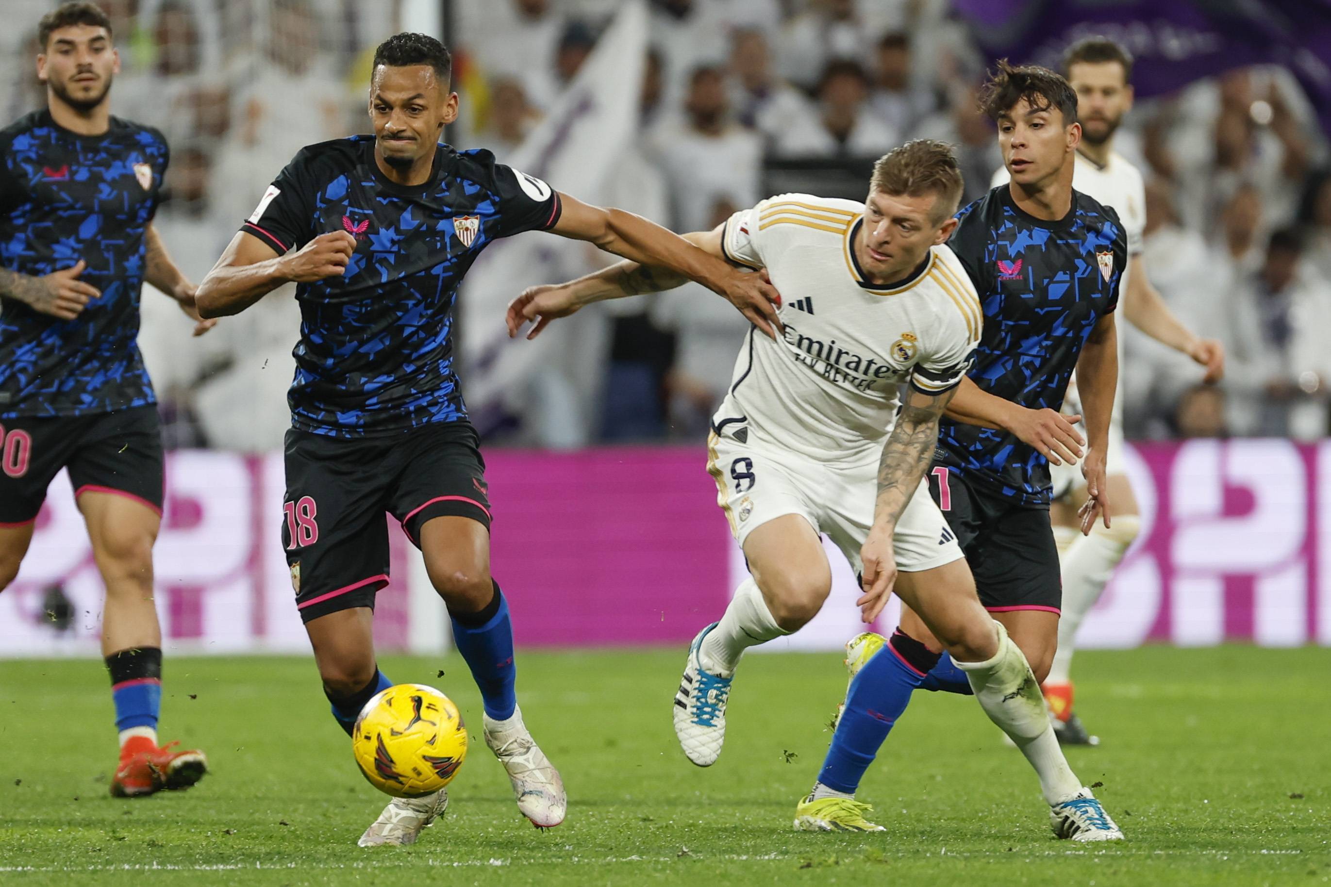 包含塞尔维亚队在洲际比赛中一路高歌猛进的词条