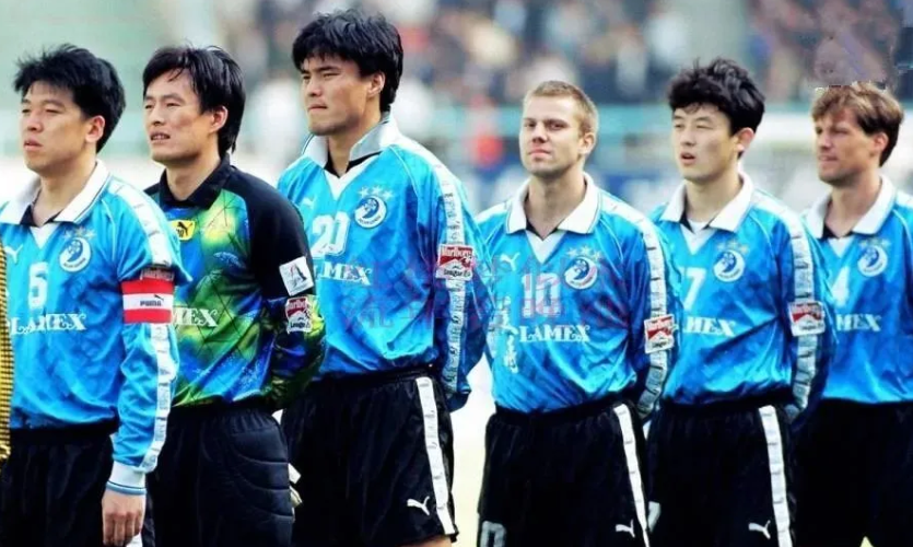 大连人踢进亚洲足坛，欲夺得胜利