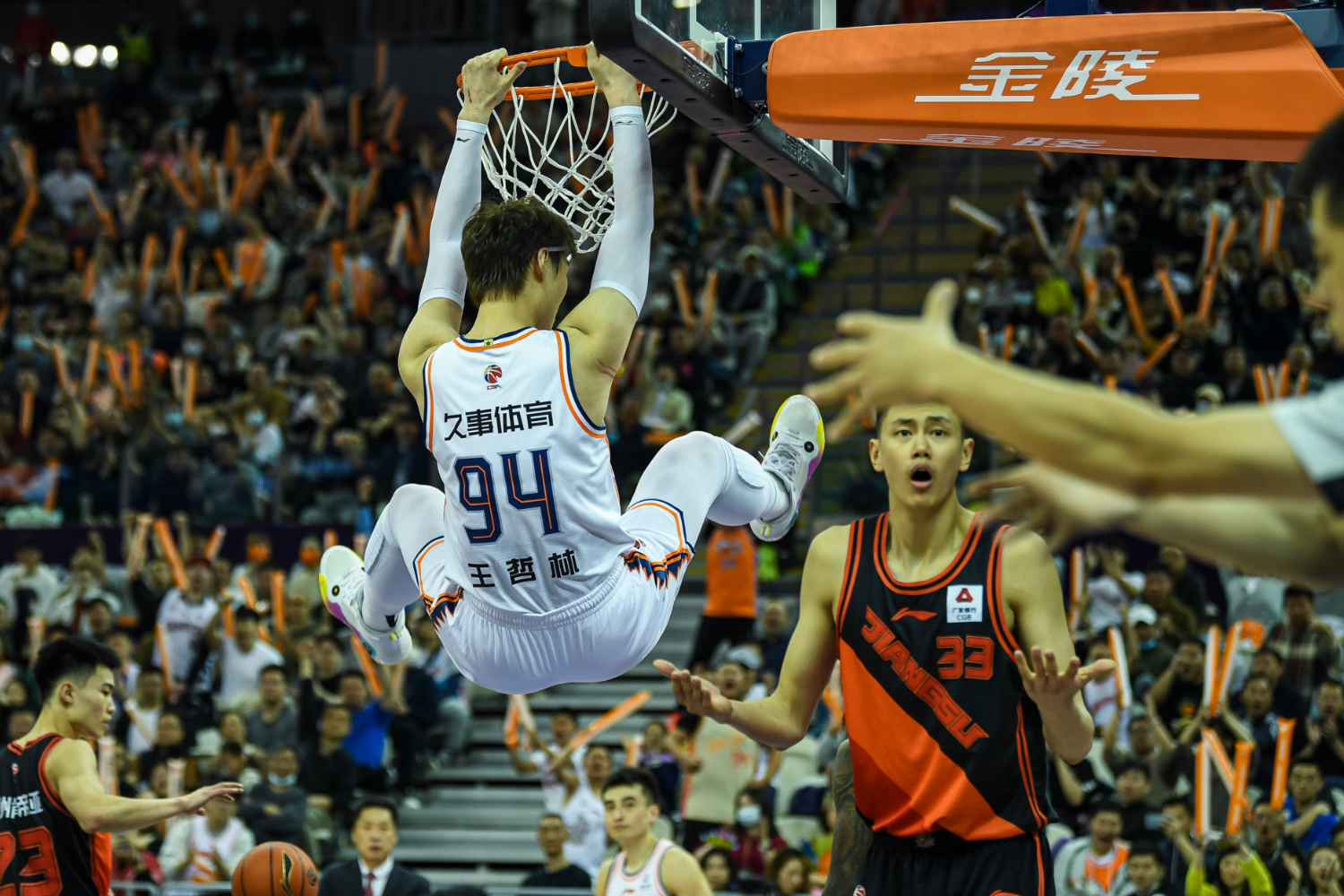 开云体育在线-上海队球员表现抢眼，力克对手迎胜的简单介绍