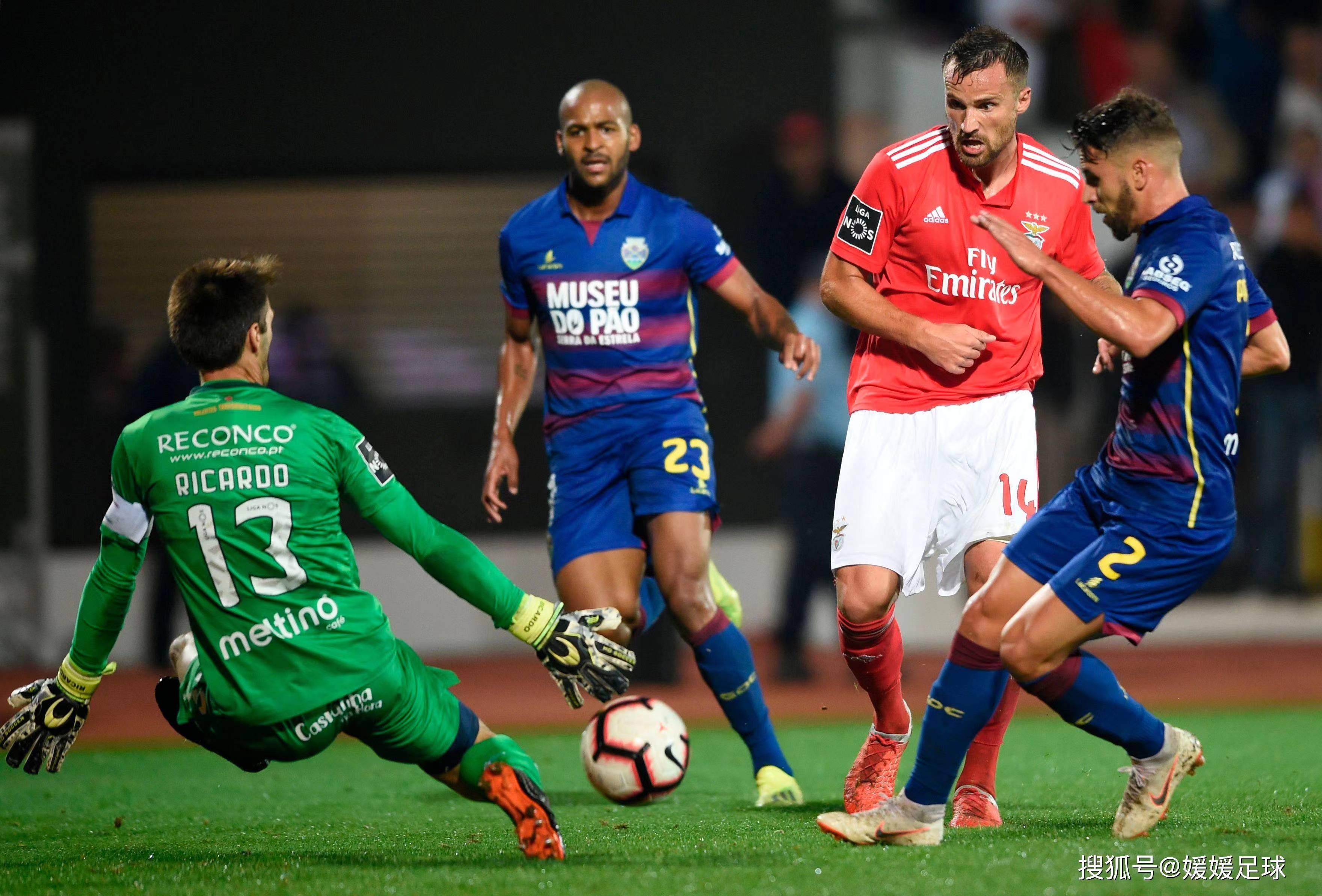 包含巴黎圣日耳曼锋线进攻火力强大，多场比赛连进球的词条