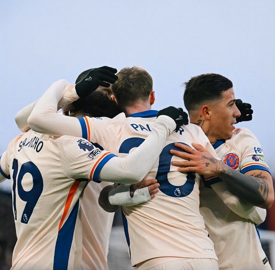 切尔西爆冷负于水晶宫，重挫欧冠希望的简单介绍