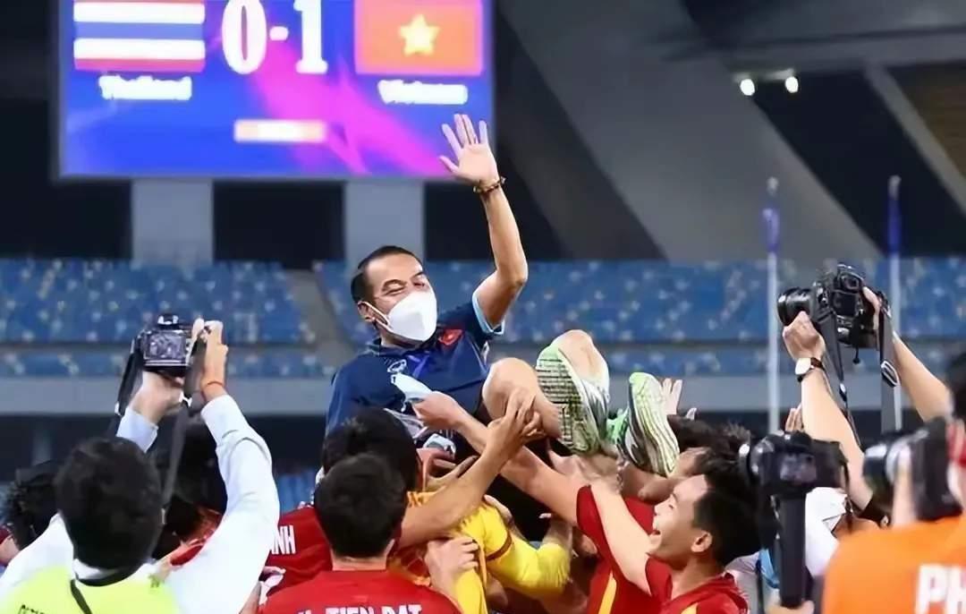 开云APP-越南球队在亚冠赛场上惊险获胜！