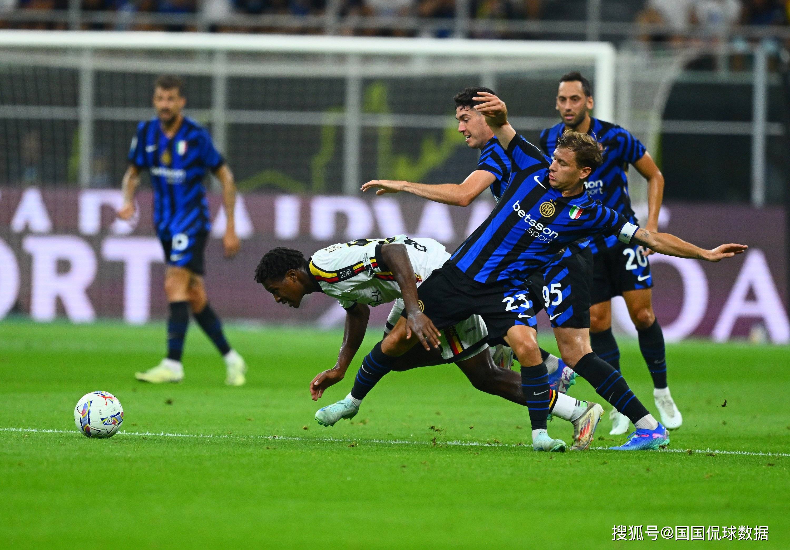 亚特兰大全队奋力拼搏，力争夺取胜利的简单介绍