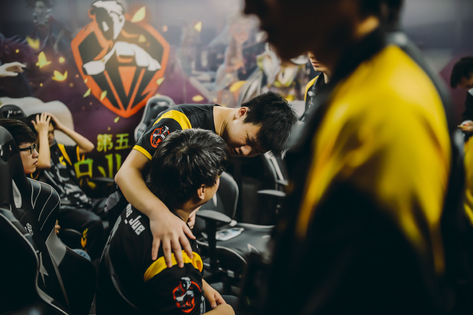 开云体育APP下载-包含狼队卫冕冠军气氛浓厚，球迷欢呼不断的词条