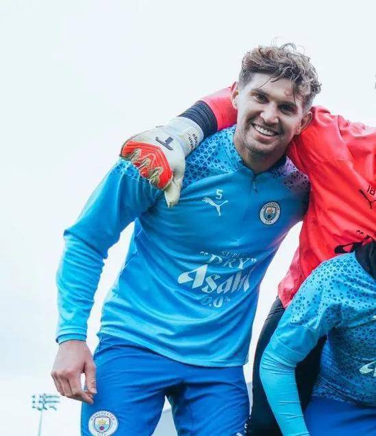 包含曼城轻取沃特福德，保持榜首位置不动的词条