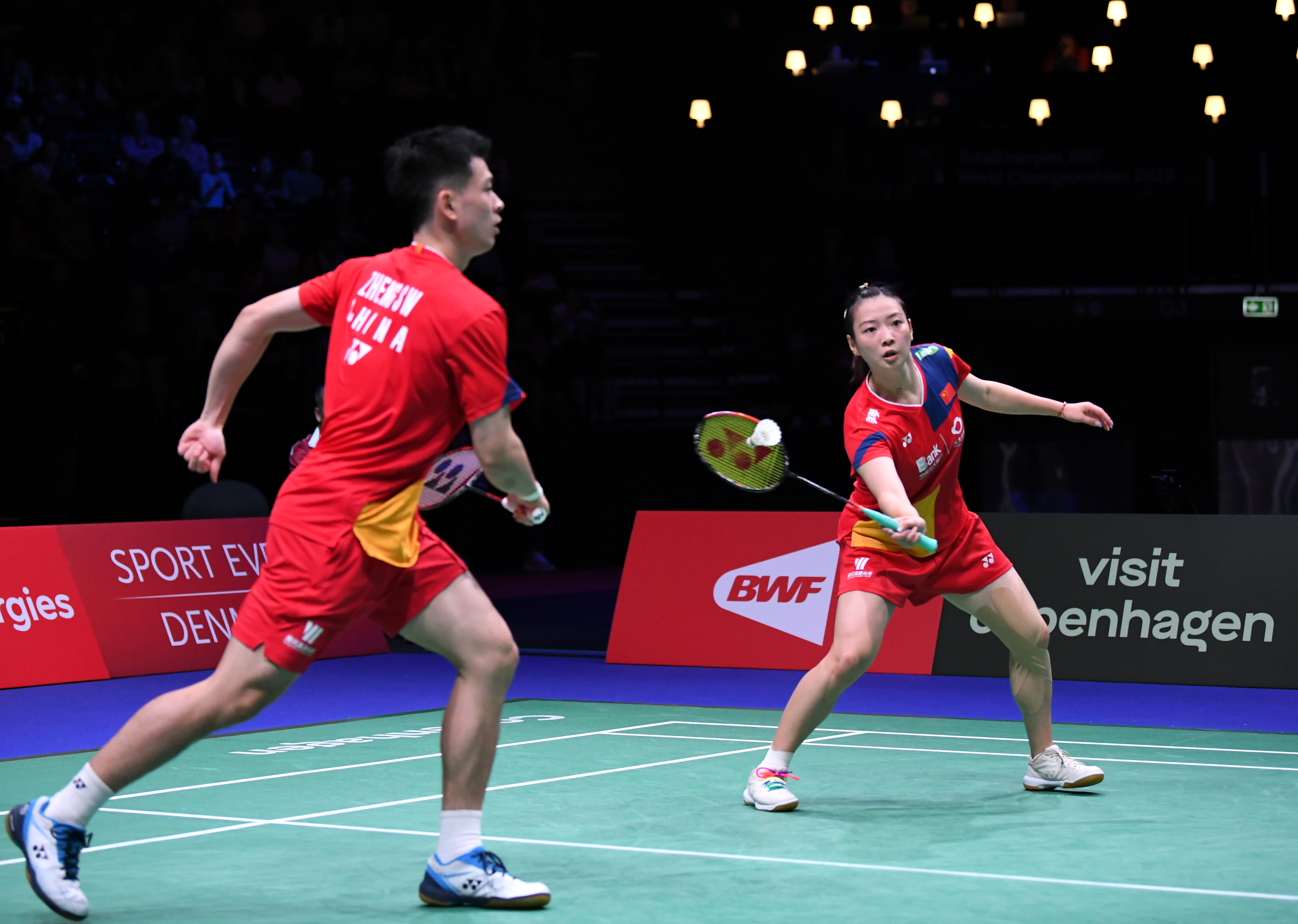 关于韩国羽毛球双打组合登上领奖台，实力惊人的信息