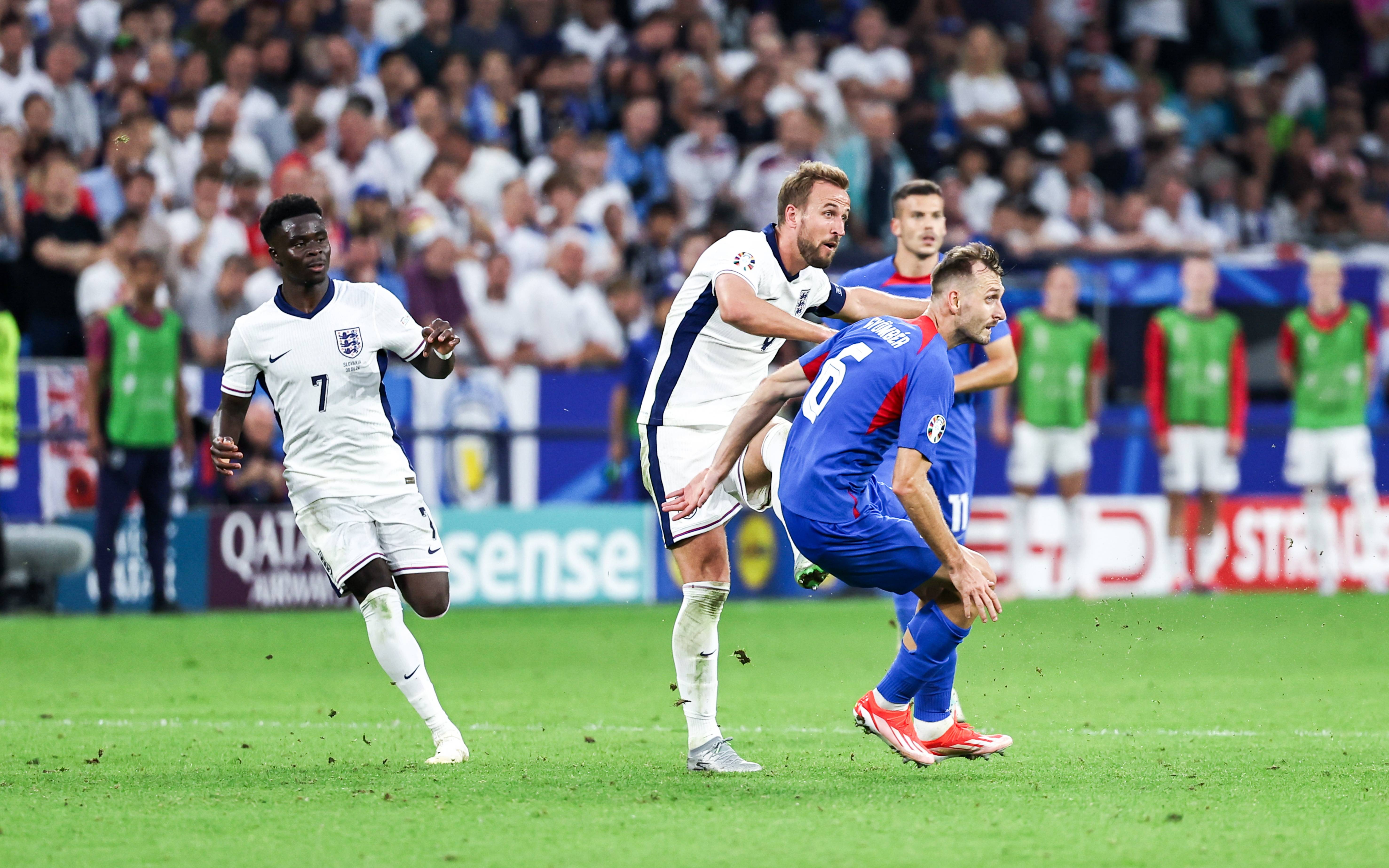 开云体育-欧洲杯预选赛反击迅速，强队斗志昂扬的简单介绍