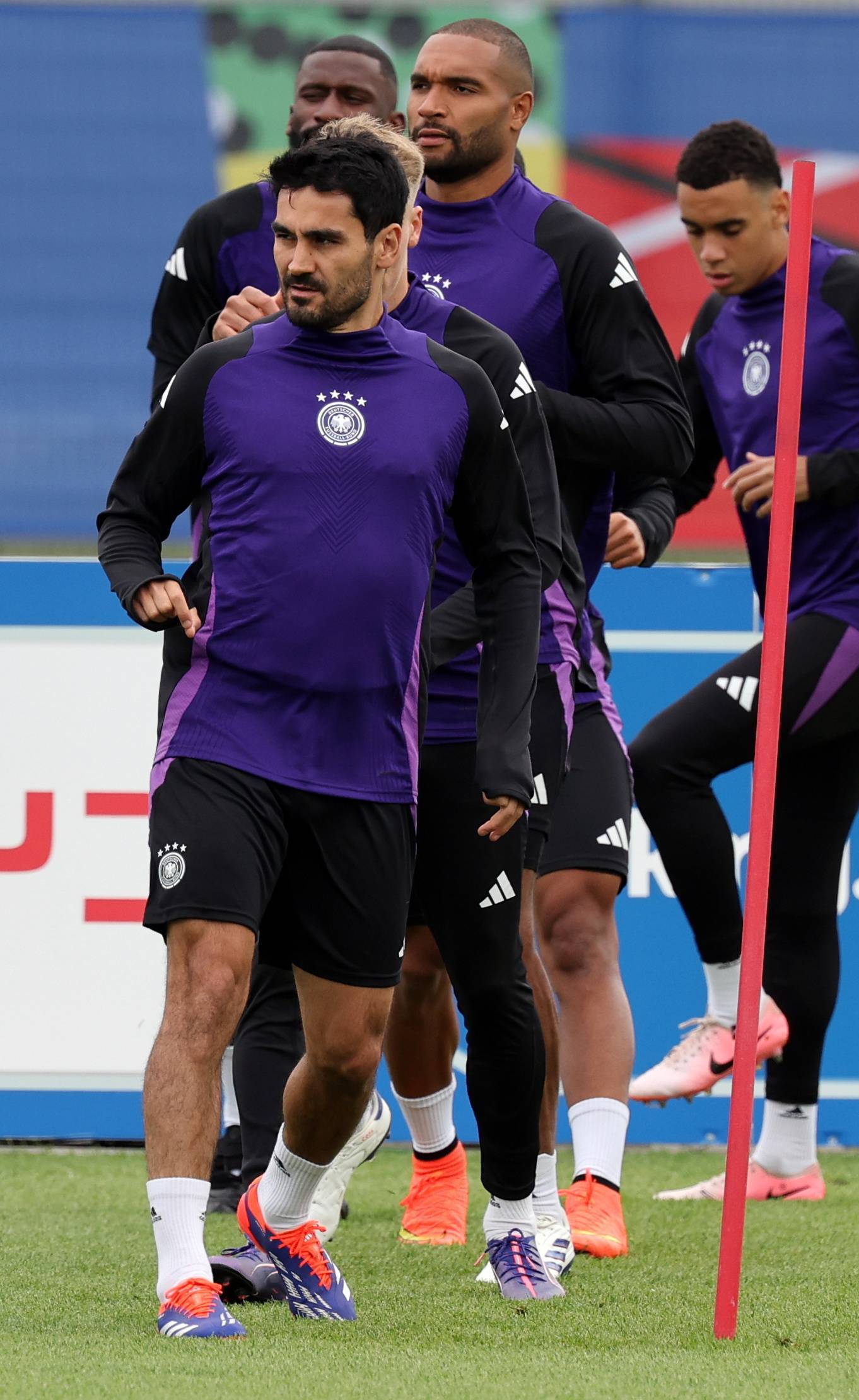 德国队全力备战！球员训练手忙脚乱的简单介绍