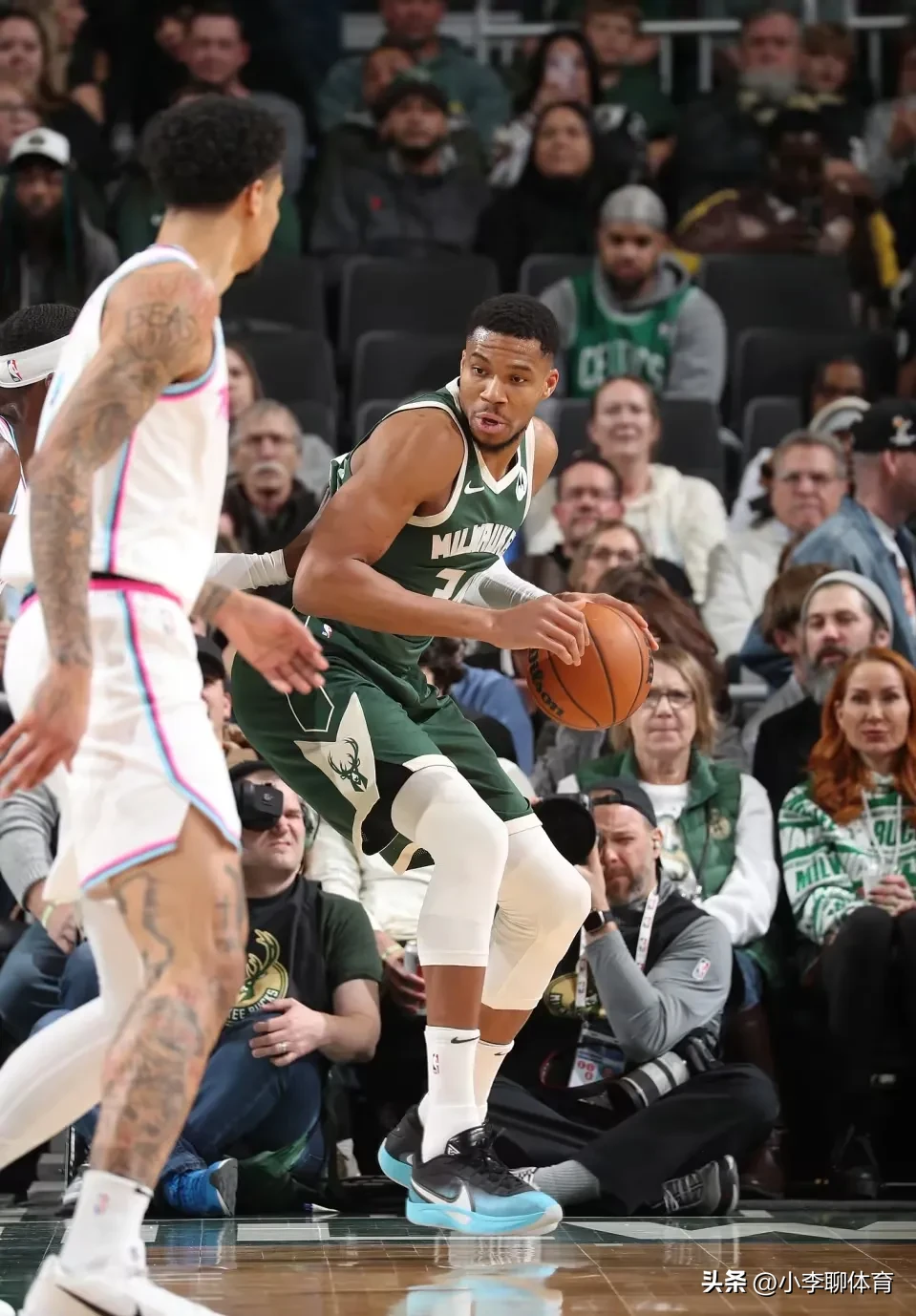 开云APP-NBA东部决赛：雄鹿队成功扭转局势占据领先