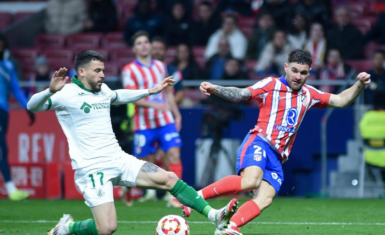 关于西班牙队赢得关键比赛，晋级下一轮的信息