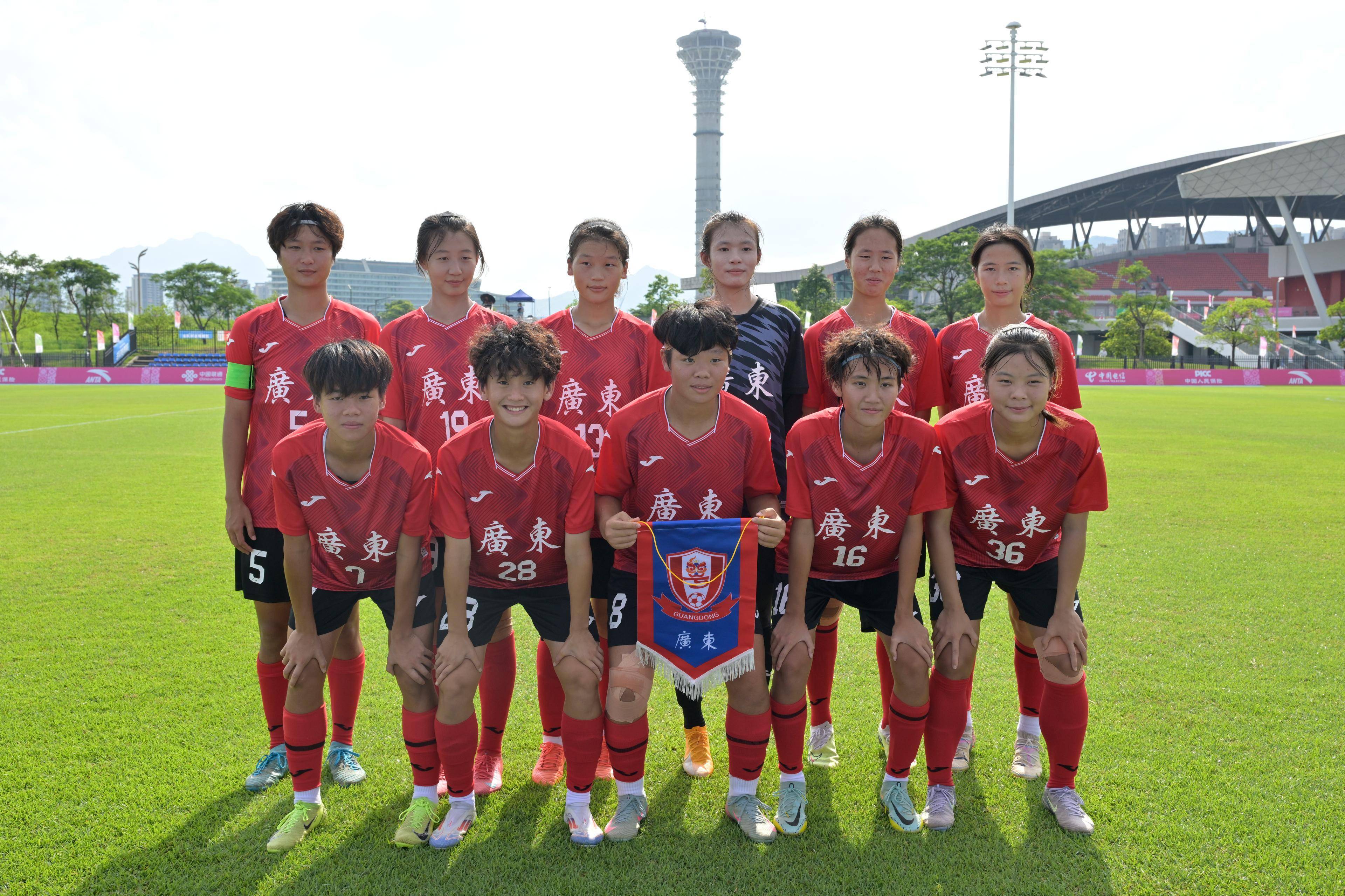 斯洛文尼亚女足队在比赛中展现出色