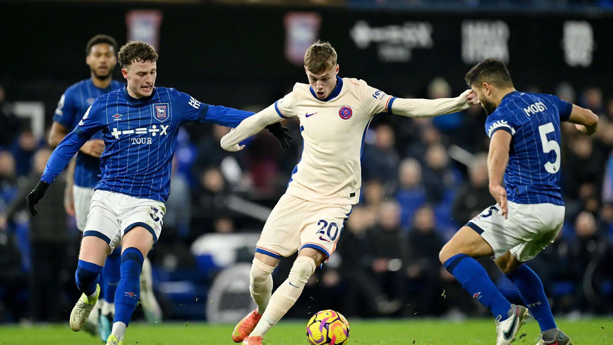 包含切尔西客场连败战绩急速下滑，冠军胜利渺茫！的词条