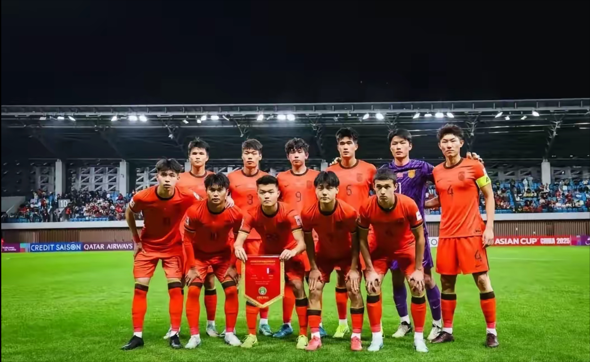 包含两支中国职业足球俱乐部近日一场对决火爆开展的词条