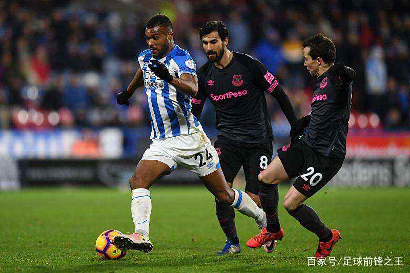 包含哈德斯菲尔德前锋遭遇伤势，球队备战受挫的词条