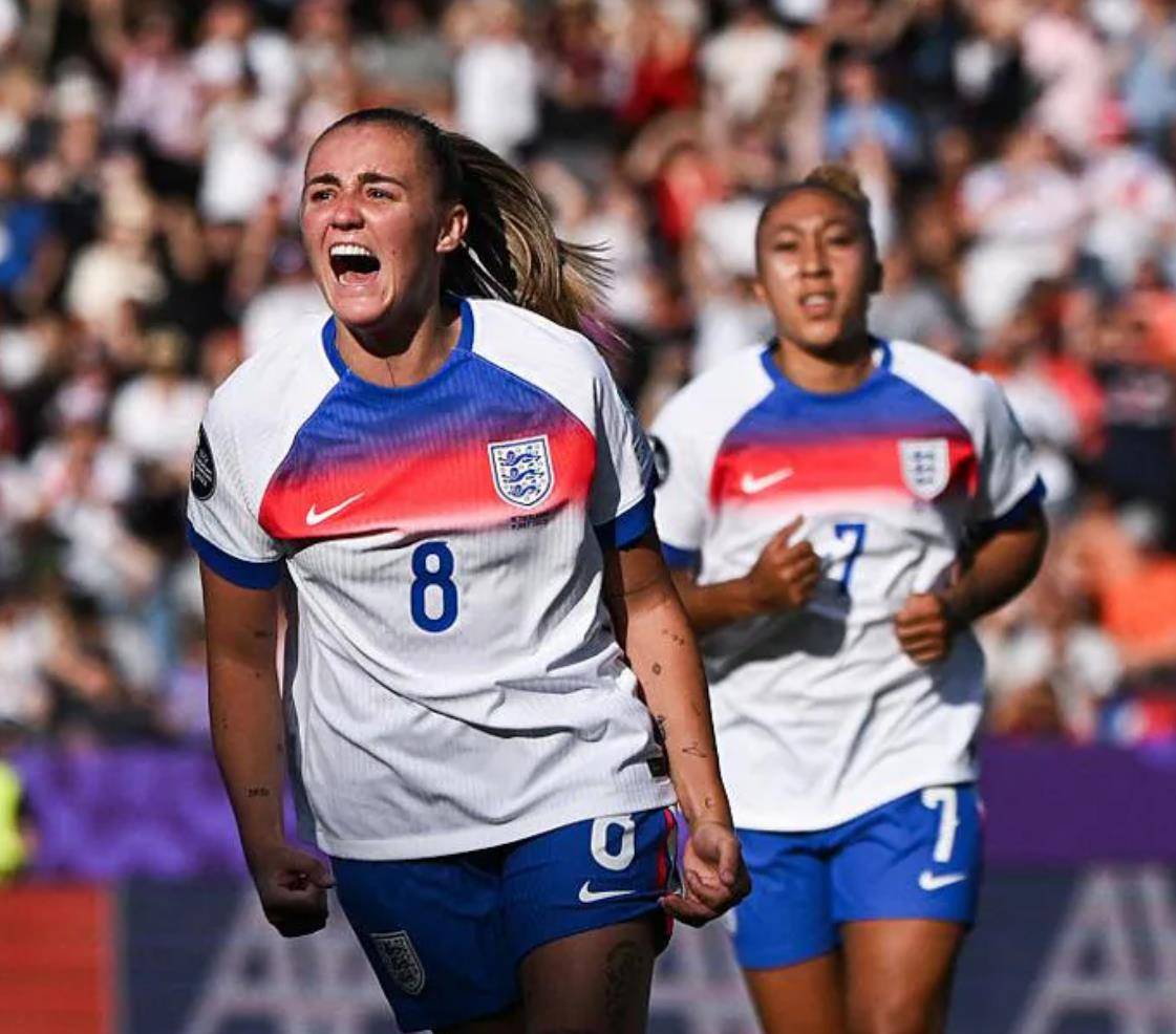 包含英格兰小组出线，欧洲冠军的气质的词条