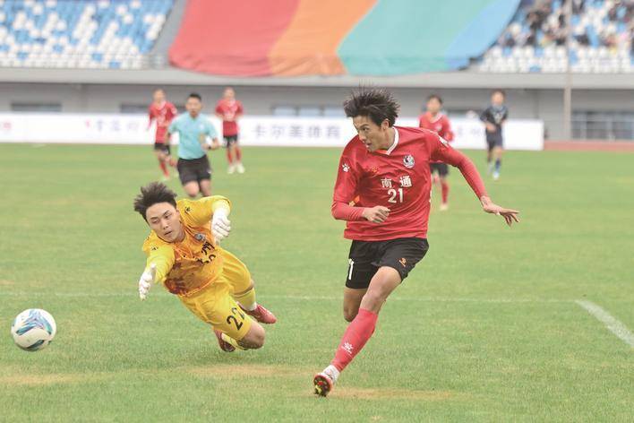 运动员为国争光，获得足球锦标赛冠军