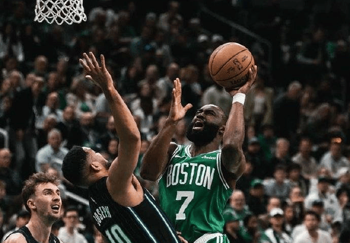 开云APP-凯尔特人队主场告捷，实现四连胜