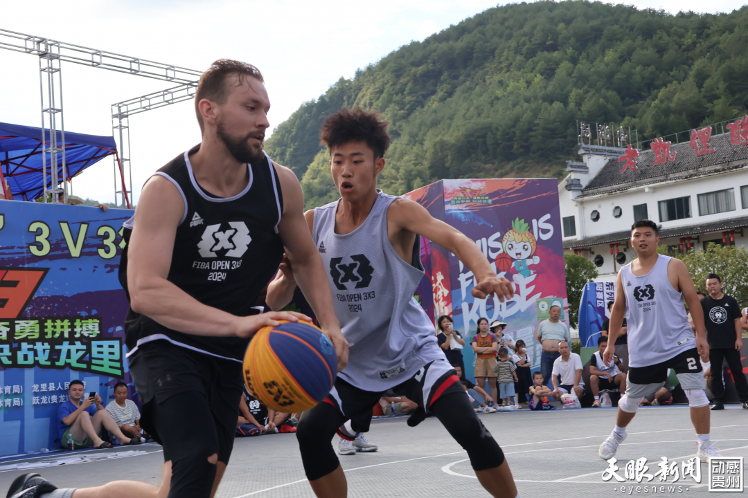 开云体育在线-包含技术比拼，篮球场上的热血对决的词条