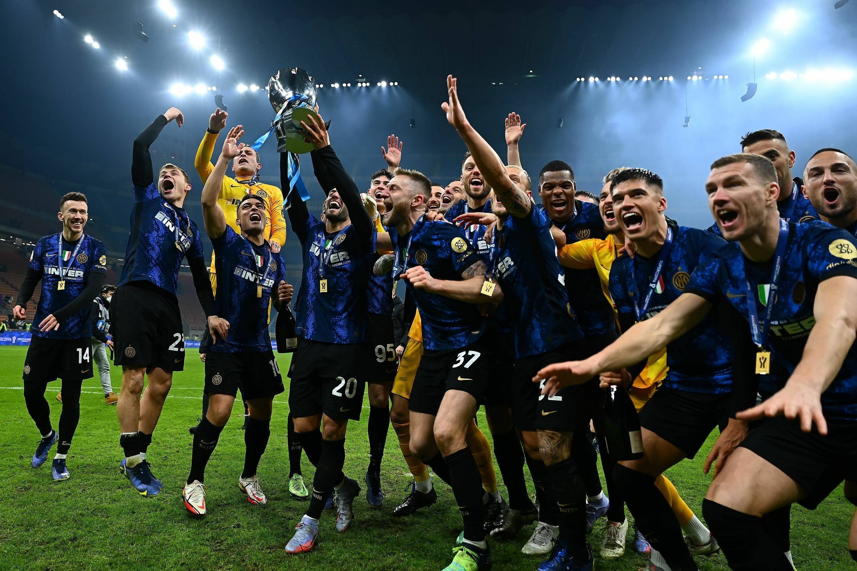 包含AC米兰遭遇国米登顶，奥运会局势紧张的词条