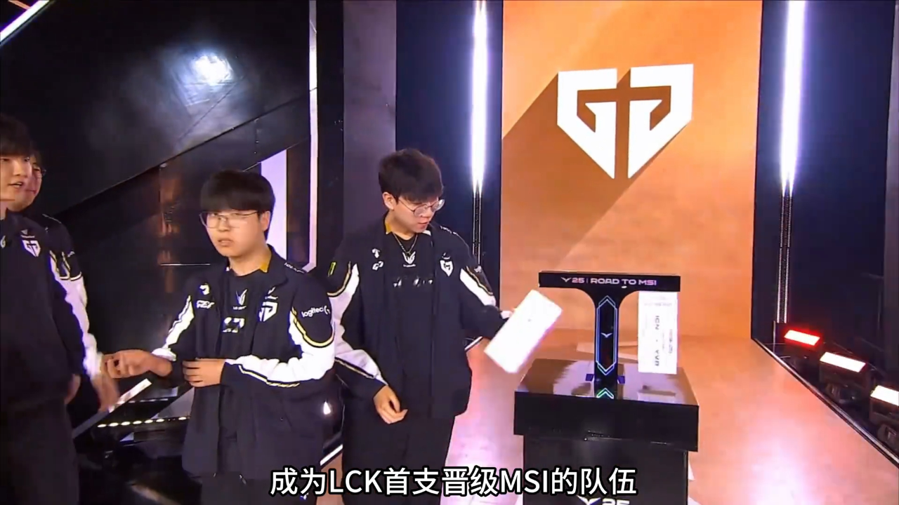 开云体育官网-GEN碾压HLE，Chovy操刀奇招英雄翻盘四强赛3:0（柏林）