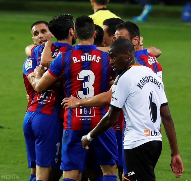 包含瓦伦西亚连胜，中场核心伊斯考破门的词条