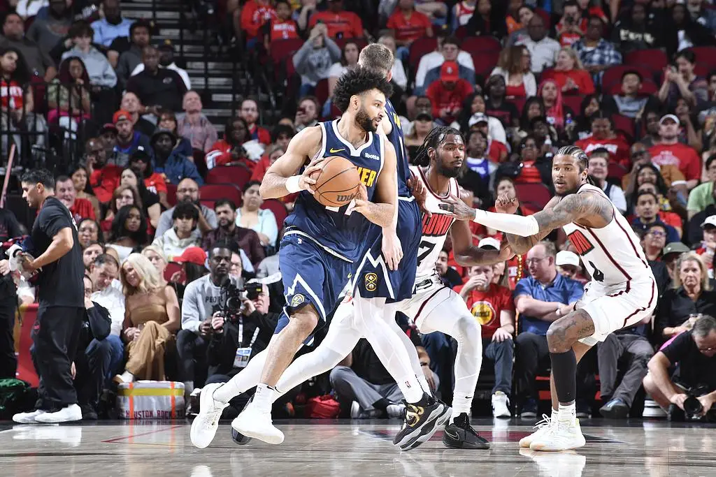 掘金鏖战公牛，利拉德送出助攻