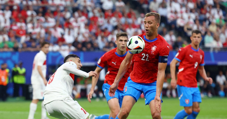 开云体育官方网站-欧国联赛程密集，球员体能面临考验