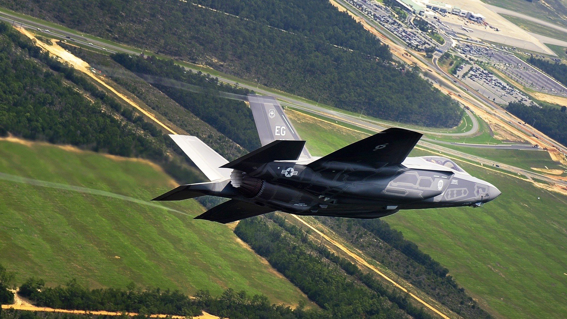 绿茵战场双线告捷，阿克奠定乾坤，乌克兰铁流碾碎希腊神话