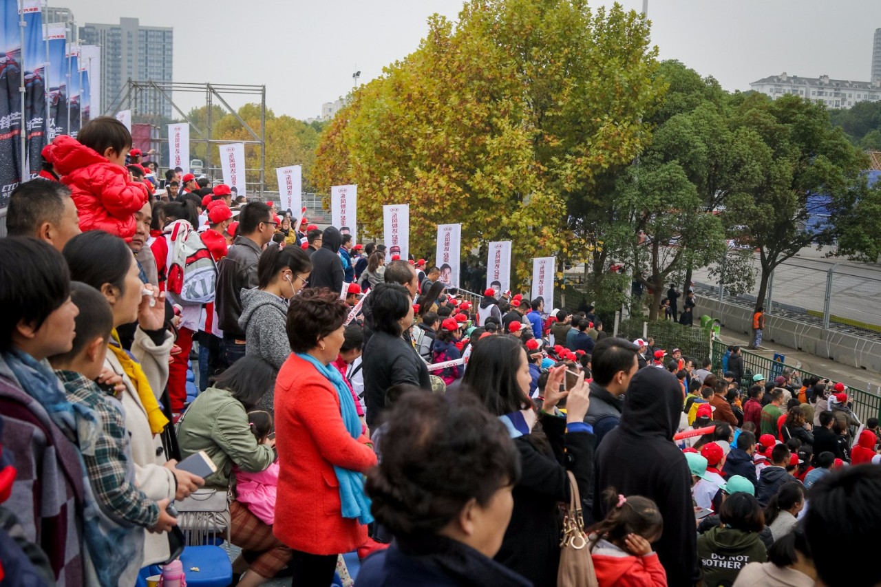 F1街道赛之夜，佩德里带动全队节奏